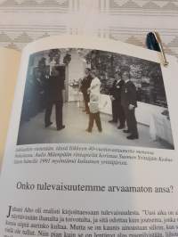 Eivät  kauppiaan  päivät  kirjassa ole. Kertomus Aulis  Mäenpään  elämästä. P.1998.