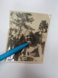 Miss &quot;Kainous&quot; keväällä 1932 (kansallispuku) -valokuva / photograph