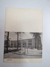 Hoas 24/31 asumisopas / opiskelija-asunnot -student housing guide 1980