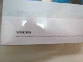 Volvo XC70 -myyntiesite / kotelo, jossa 2 kpl DVD ja painettua materiaalia -sales folder