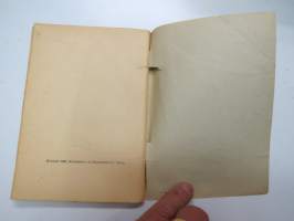 Kenttälauluja - Puolustusministeriön sanomatoimiston ja &quot;Maan Turva&quot; -järjestön kokoama laulukirja omistettu v. 1939 syksyllä ylim. kertausharjoituksiin kutsutuille
