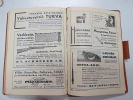 Maatalouskalenteri 1938, sisältää monipuolisesti ja runsaasti taulukoita, tietoja maatalouteen liittyvistä aiheista, mainoksia ym. -agricultural calendar