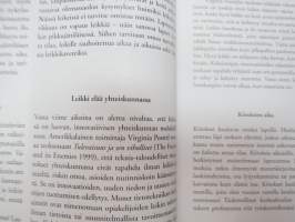 Leikin pikkujättiläinen - Leikin pikkujättiläisessä on laajalti tietoa leikin olemuksesta, lumosta ja voimasta lapsen kehityksen ja oppimisen näkökulmasta