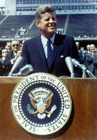 John F. Kennedy, JFK, canvastaulu, koko noin 50 cm x 75 cm. Teen näitä vain 50 numeroitua kappaletta. Hieno esim. lahjaksi.
