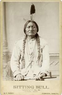 Intiaanipäällikkö Sitting Bull, Istuva Härkä, canvastaulu, koko noin 50 cm x 75 cm. Teen näitä vain 50 numeroitua kappaletta. Hieno esim. lahjaksi.
