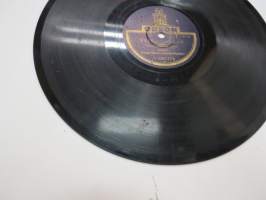 Odeon A 228 117 Kulkijan unelma (kertosäkeen laulanut Heikki Tuominen) / Syysruusuja (soittanut Dajos Belan tanssiorkesteri) -savikiekkoäänilevy / 78 rpm record