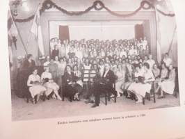 Porin suomenkielinen yksityistyttökoulu ja Porin Lyseo 1880-1955, koulun ja sen eri vaiheitten historiikki, opettaja- ja oppilasmatrikkeli - sisältää myös