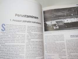 Pelaajien puolesta. Suomen Jääkiekkoilijat ry:n 30-vuotishistoriikki