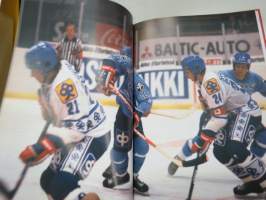 Pelaajien puolesta. Suomen Jääkiekkoilijat ry:n 30-vuotishistoriikki