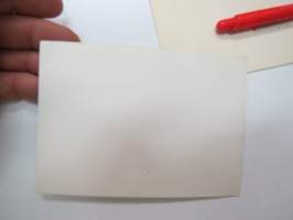 Leslie Caron -ihailijakortti, painettu nimikirjoitus + postituskuori Suomeen -fan card
