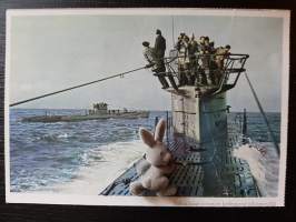 Saksalaiset s-veneet kohtaavat ulkomerellä -postikortti. TK-valokuvaaja Kramer. Reproduktion und offsetdruck Carl Werner Reichenbach i.V.