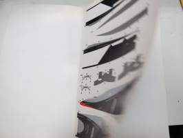Build your own Formula 1 Racing Car - Team McLaren Mercedes MP4-13 Paper Model Booklet -askartelusarja
