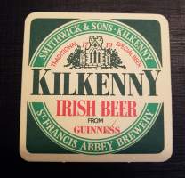 Kilkenny Irish Beer -olut lasin alunen, Smithwick&#039;s Brewery.