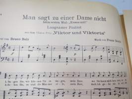 Viktor und Viktoria -nuotit / notes