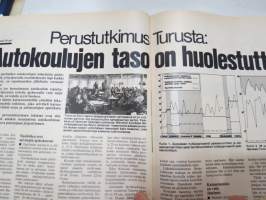 Tuulilasi 1977 nr 11, Suurvertailu, Datsun ja vannejupakka, Öljyjen roskat, Citroën GS &amp; Renault 14 kestotesti, Lontoon autonäyttely, Antero Laine, TVH tuhlaa, ym.