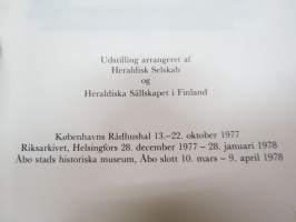 Finsk heraldik i nutiden -näyttelykirja -heraldry exhibition book with articles / Carol Hedberg - Finlands vapen &amp; Finlands flagga, Tom Bergroth - De finska...