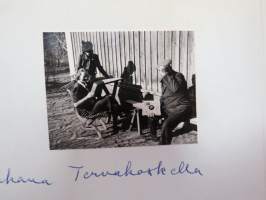 Talvisodan aikana Tervakoskella / Tallinnassa 1930-luvulla -albumisivu / photographs