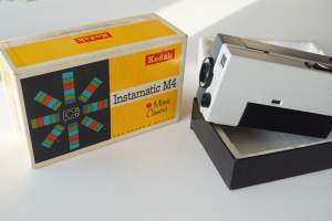 Kodak Instamatic M 4 Movie Camera kaitafilmikamera alkuperäisessä pakkauksessa käyttöohje mukana