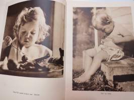 Suomen lapset -kuvateos / picture book of finnish children