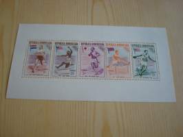 5 erilaista Olympialaisten legendat 1920-1940 -luvuilla postimerkkiä miniarkissa vuodelta 1957. Hammastettu. Harvemmin tarjolla. Katso myös muut kohteet.