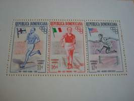 3 erilaista Olympialaisten legendat 1920-1940 -luvuilla postimerkkiä miniarkissa vuodelta 1957. Mm. Paavo Nurmi. Hammastetut. Harvemmin tarjolla.