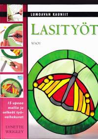 Lumoavan kauniit lasityöt, 2004. 3.p. Täydellinen lasimaalauskurssi yksissä kansissa. Teos sopii sekä aloittelijoille että kokeneemmille harrastajille.