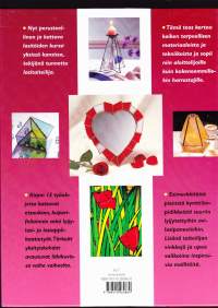 Lumoavan kauniit lasityöt, 2004. 3.p. Täydellinen lasimaalauskurssi yksissä kansissa. Teos sopii sekä aloittelijoille että kokeneemmille harrastajille.