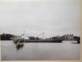 Laivan valokuva, annettu koeajokapteenille Jouluna 1967