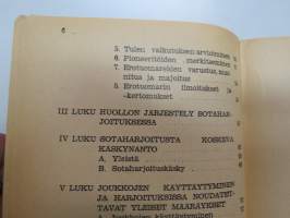 Sotaharjoitusohjesääntö (SotahO) 1957 + liite &quot;Ohjeita erotuomaritoimintaa varten -finnish army rules for military rehearsal operations etc.