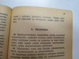 Sotaharjoitusohjesääntö (SotahO) 1957 + liite &quot;Ohjeita erotuomaritoimintaa varten -finnish army rules for military rehearsal operations etc.