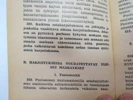 Sotaharjoitusohjesääntö (SotahO) 1957 + liite &quot;Ohjeita erotuomaritoimintaa varten -finnish army rules for military rehearsal operations etc.