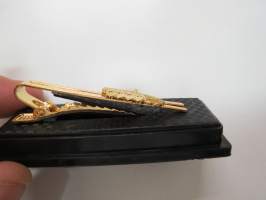 Patria Nemo -solmioneula / tie clip