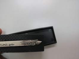 Patria AMV -solmioneula / tie clip