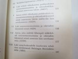 Sotilasoikeudenhoitoa koskevia säädöksiä (SRL, SKA ja STL) -Finnish military manual regarding special laws