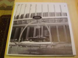 Ford Mustang New Yorkin maailmannäyttelyssä 1964, canvastaulu, koko 40 cm x 40 cm. Teen näitä vain 50 numeroitua kappaletta. Yksi heti valmiina lähetettäväksi.