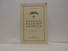 Sankaripaarien äärellä