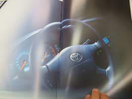 Toyota Avensis 2001 -myyntiesite / brochure