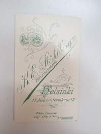 Nappi-Kaisa, Atelier / Valokuvaamo Ståhlberg, Helsingfors -visiittikorttivalokuva / visitcard photo - cdv