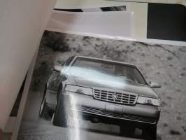 Cadillac Seville 1998 oproduct information -mallivuoden esittelykansio pressikuvineen ym.