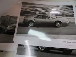 Cadillac Seville 1998 oproduct information -mallivuoden esittelykansio pressikuvineen ym.