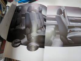 Toyota Avensis Verso 2002 -myyntiesite / brochure