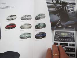 Toyota Avensis Verso 2002 -myyntiesite / brochure