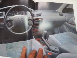 Toyota Camry 1997 -myyntiesite / brochure