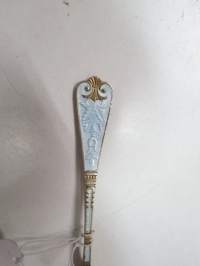 Emalilusikka -spoon
