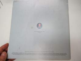 Saab 95 Sedan 2001 -myyntiesite / brochure