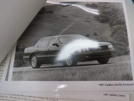 Cadillac 1997 Media Information -kansio, sisältää mm. noin 35 pressikuvaa