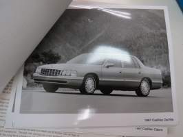 Cadillac 1997 Media Information -kansio, sisältää mm. noin 35 pressikuvaa