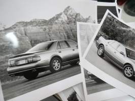 Cadillac Seville 1998 Product / Media Information -kansio, sisältää mm. noin 20 pressikuvaa