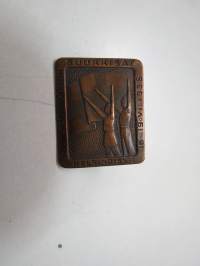 Neulamerkki Suomen voimistelun suurkisat Helsingissä 1938 -rintamerkki / pin