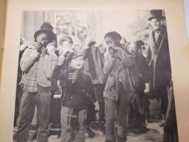 Shirley Temple in &quot;Dimples&quot; - A 20th Century Fox Production -elokuvan mukaan tehty kirja